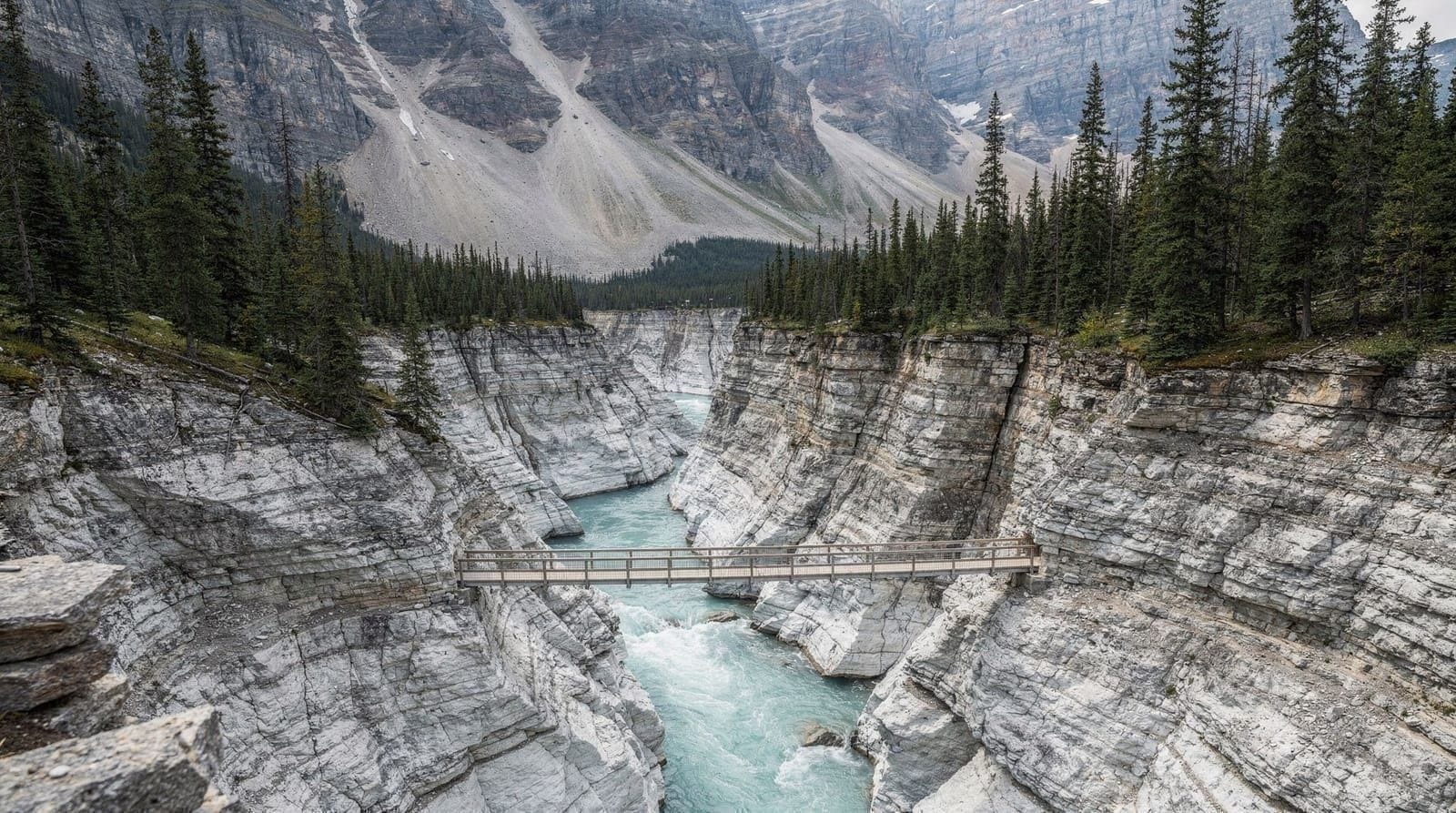 Marble Canyon: a narrow limestone gorge on a short, bridge-crossed loop