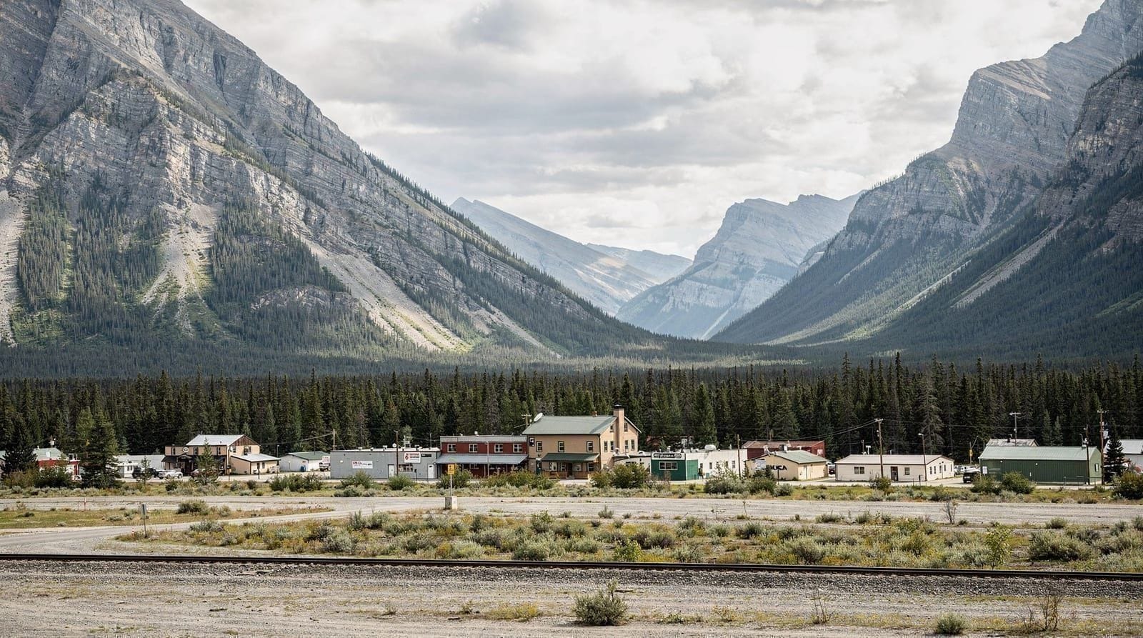 Banff vs. Jasper: which national park should you actually visit