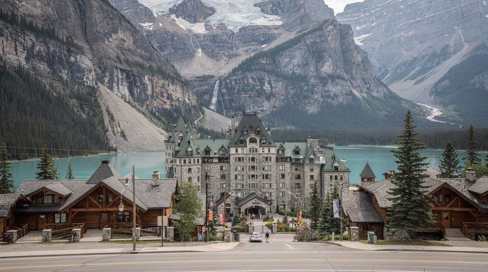 Banff vs Lake Louise: where should you stay?