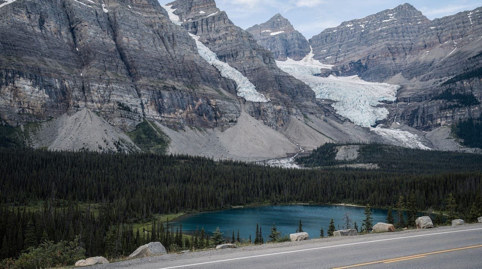 Crowfoot Glacier viewpoint on the Icefields Parkway