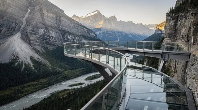 The Glacier Skywalk: a glass floor 280 metres above the Sunwapta Valley