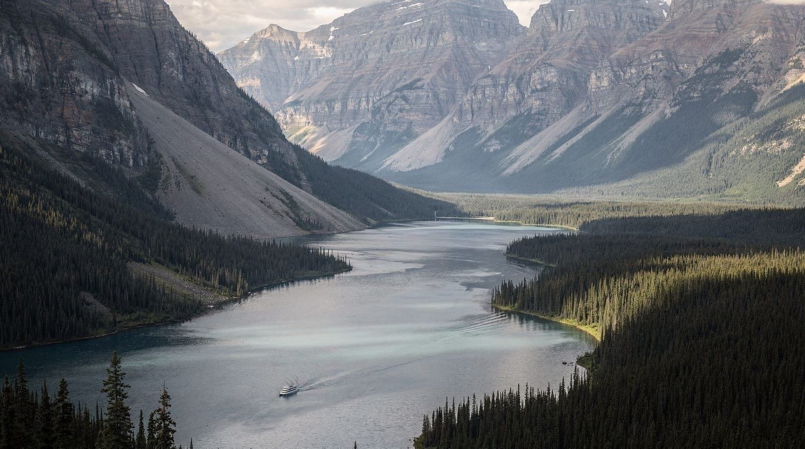 The Lake Minnewanka boat cruise: what it actually includes