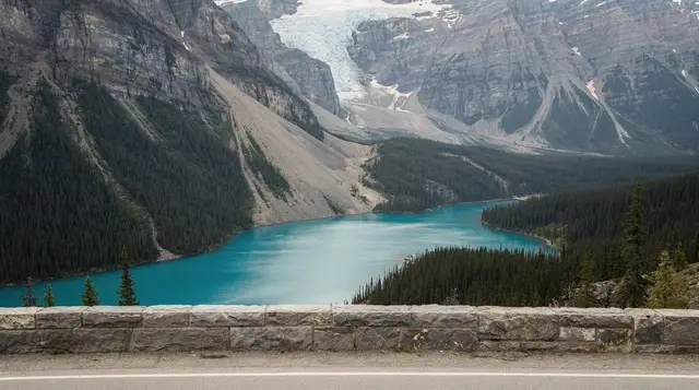 Lake viewpoints from the road: scenic drives without the long stop