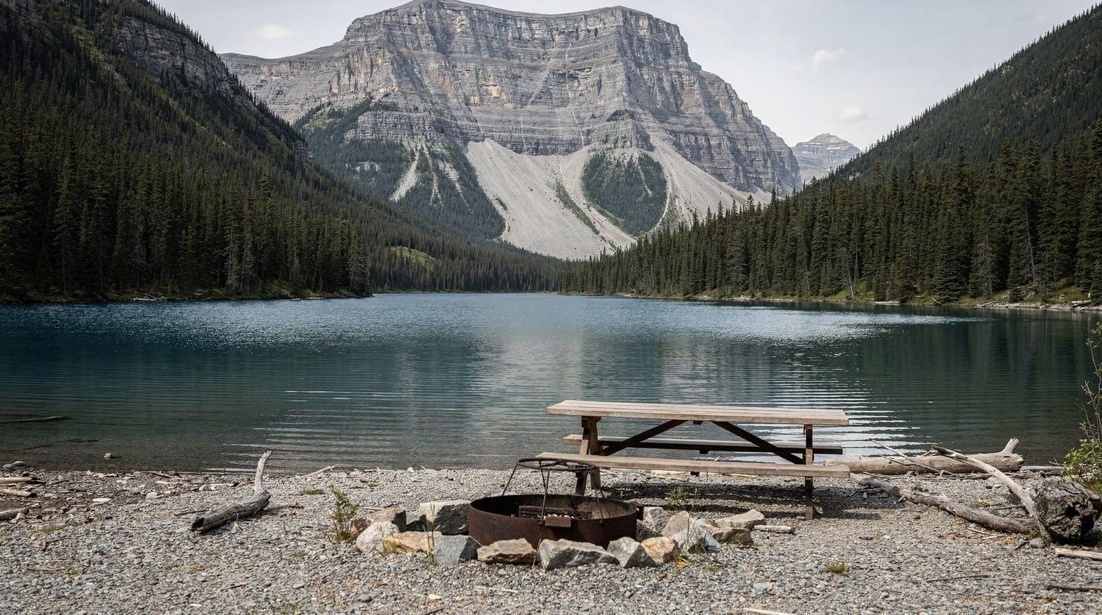 Two Jack Lake: Banff's quiet picnic and swimming spot